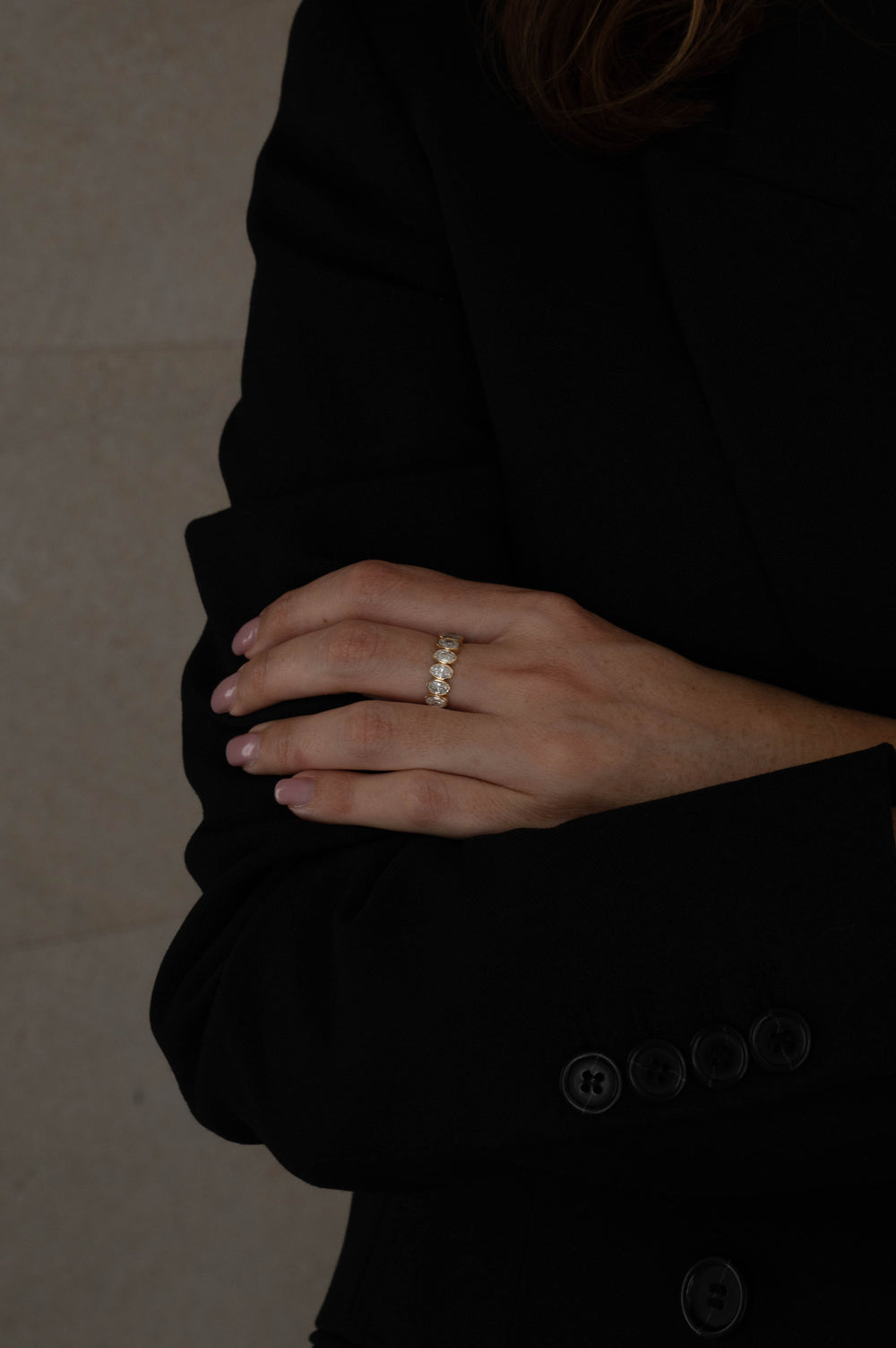 Anillo biselado diamantes ovalados