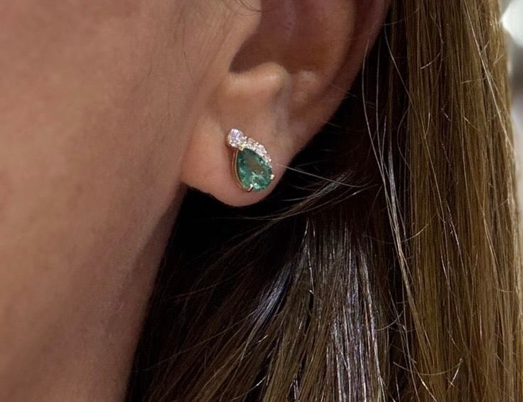 Aretes de Esmeralda Pera con Diamantes cascada