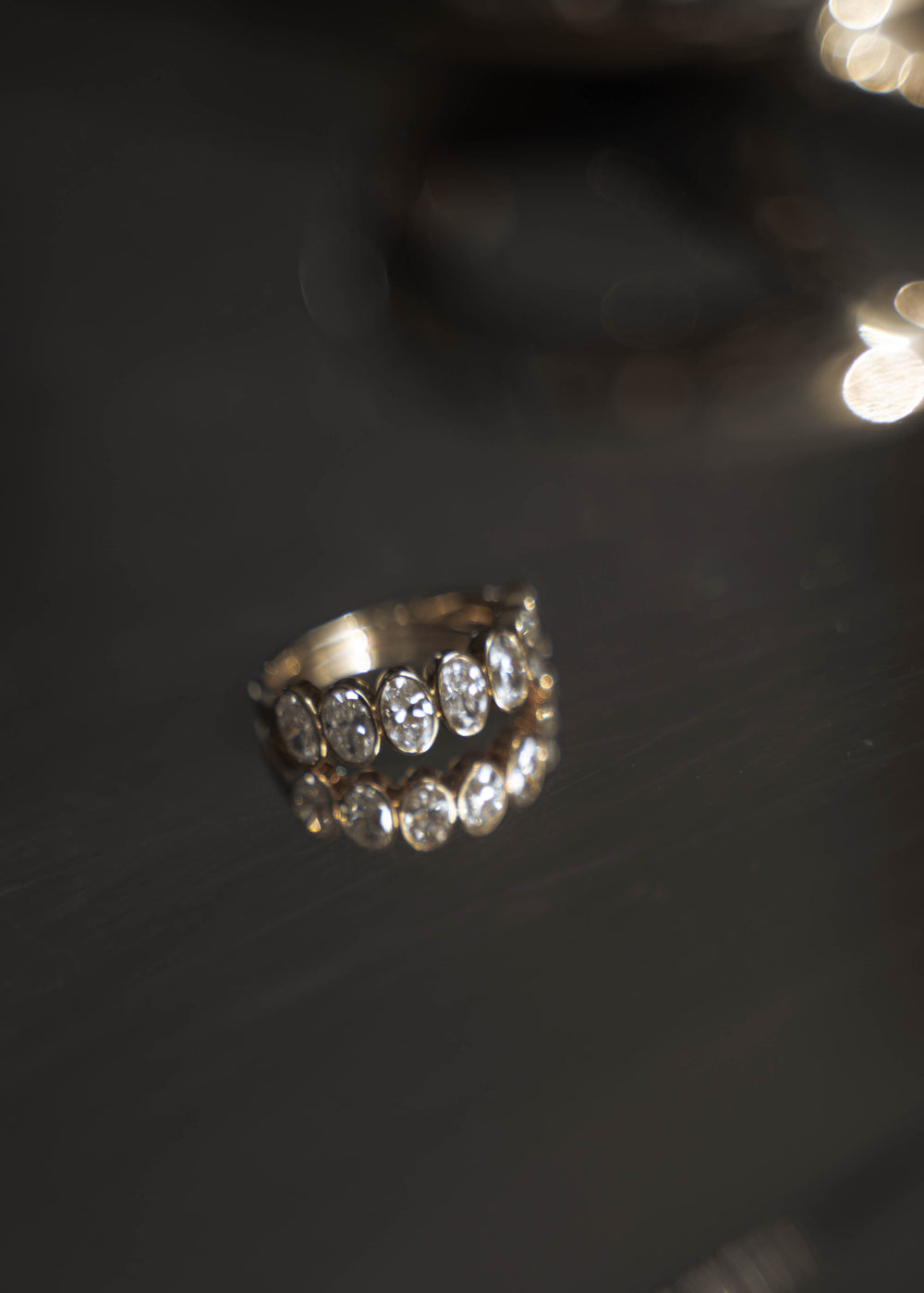 Anillo biselado diamantes ovalados