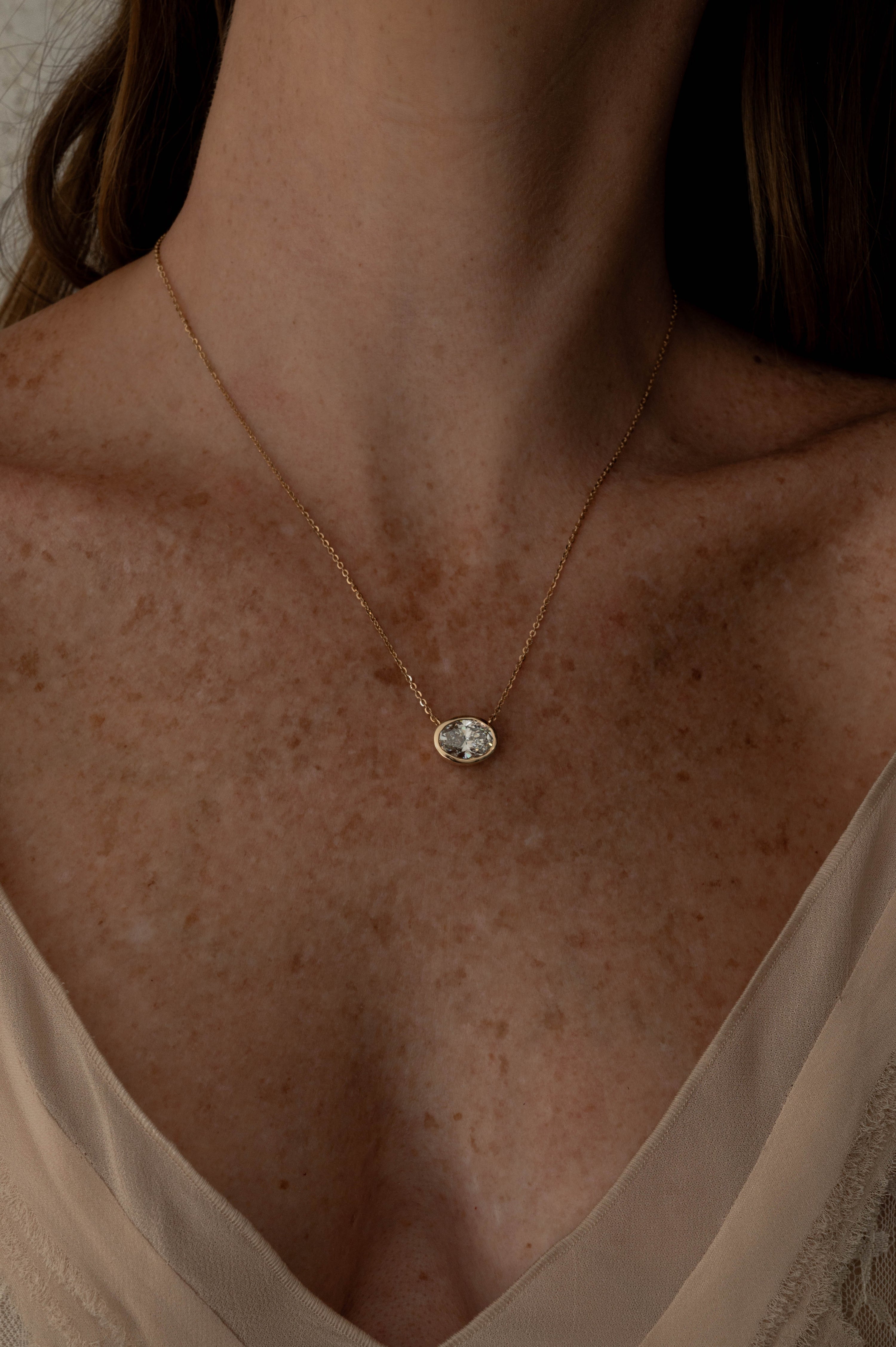 Oval Bezel Pendant 4 cts